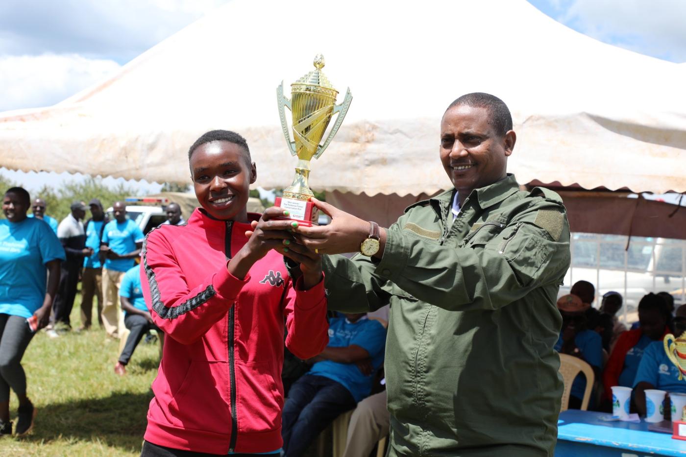Director General, Mamo B. Mamo awards Joyce Biwott the winner of the Timboroa Forest Run-10KM Women Category. The Run was a buildup towards  World Wetlands Day celebrations